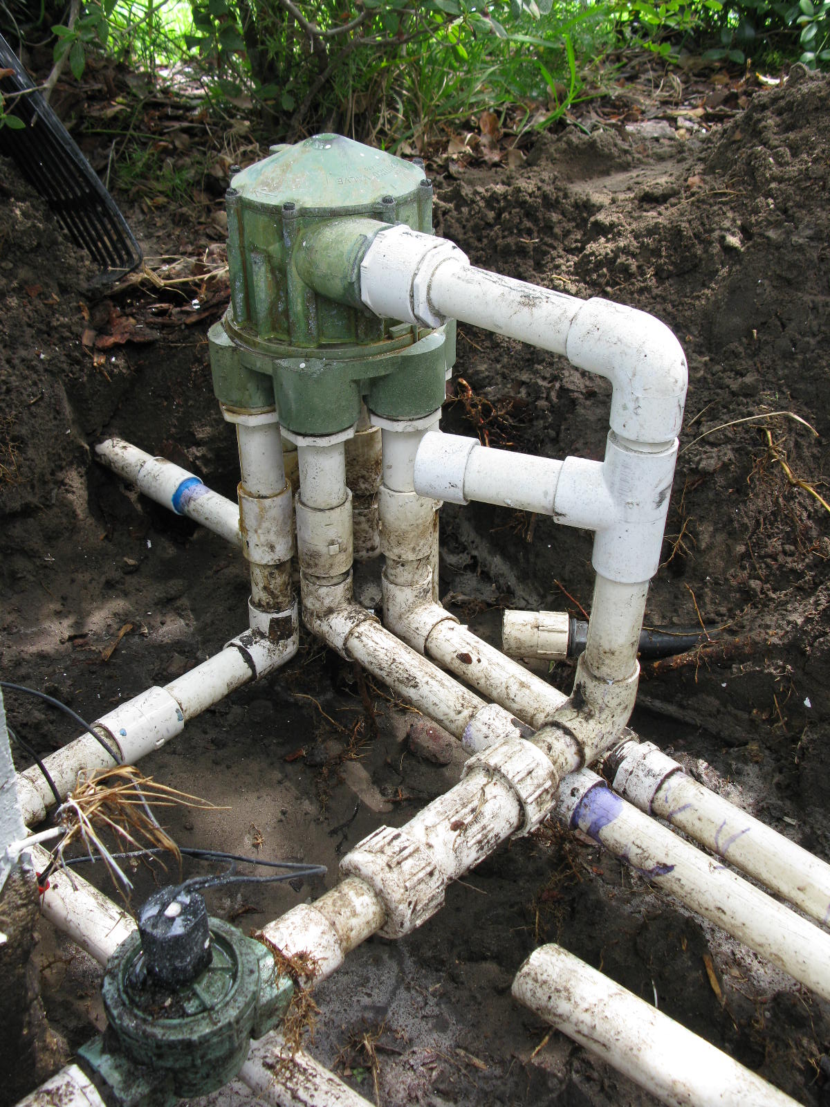 http://www.pro-sprinkler.com/wp-content/uploads/2011/07/irrigation-indexing-valve-for-sprinkler-system.jpg